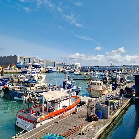 Beau 1er Etage Avec Balcon Et Ascenseur - Fr-1-331-43 * Les Sables-dʼOlonne